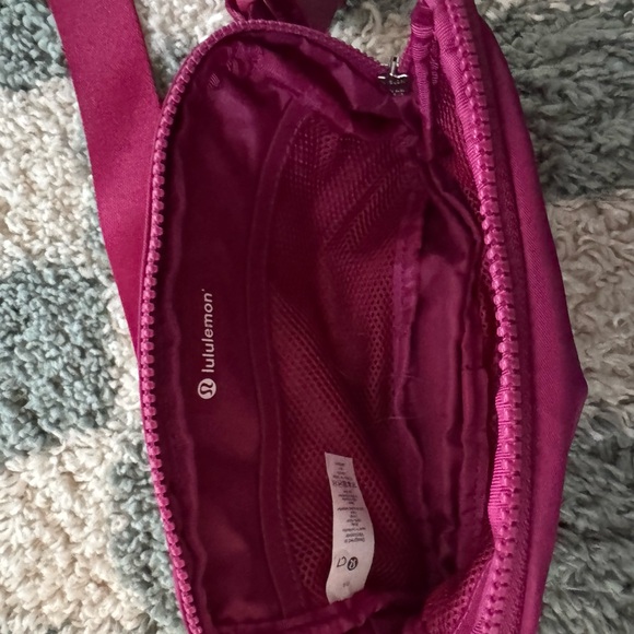 Lululemon Everywhere Belt Bag - Wild Berry - Picture 3 of 4